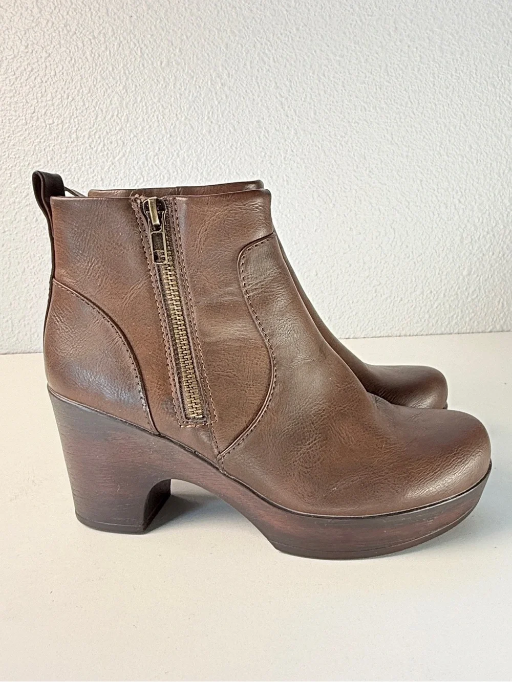 Born Brown Leather Platform Ankle Boots Womens Size 10 Side Zip boho boots